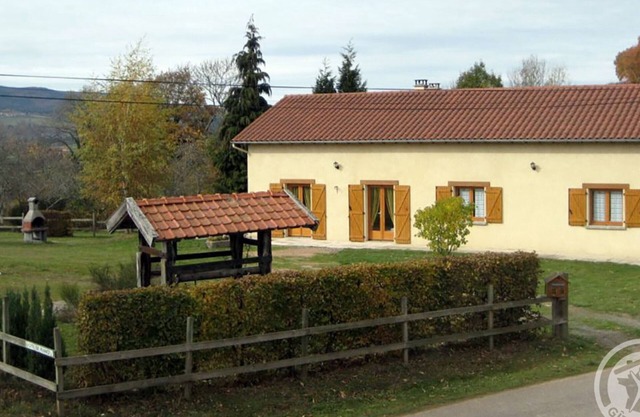Cozy Gîte with Garden, BBQ, Terrace, Fireplace & Garage - Perfect for Families