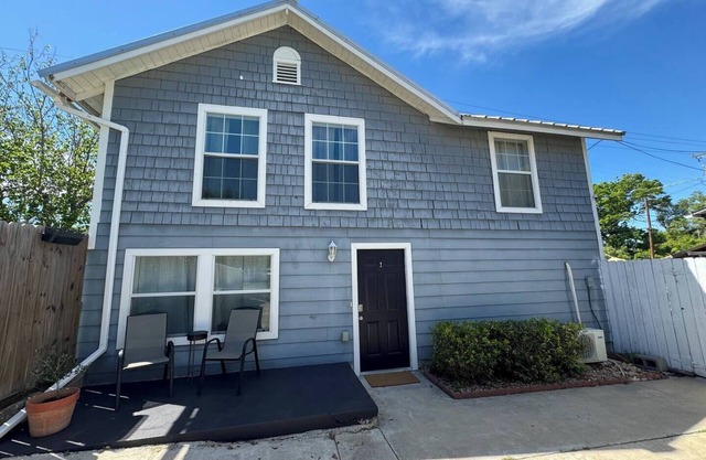 Cozy guest house in the heart of Temple! Close to everything. Pet-friendly.