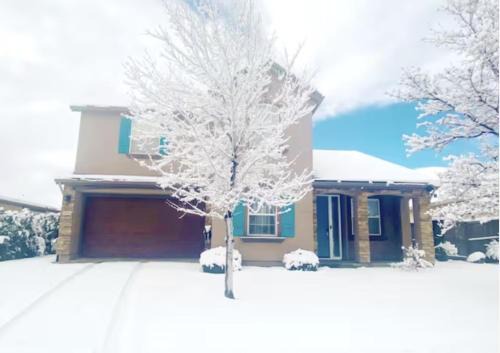 Cozy hideaway 30 miles to Mt Rose Ski, Tahoe/Reno