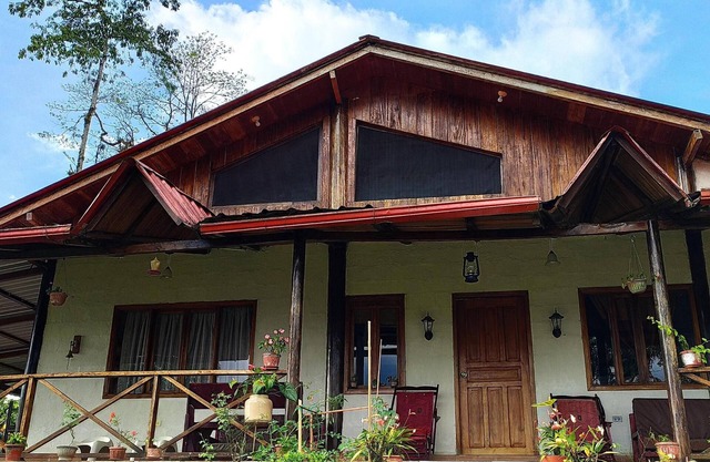 Cozy House in the Rainforest Transportation Included