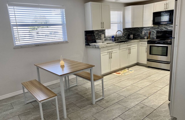 Cozy Holiday 2 Bedroom Single House - Short & Long Staycation