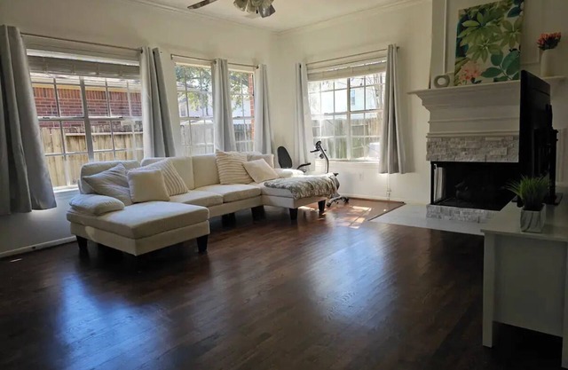 Cozy home in Clear Lake