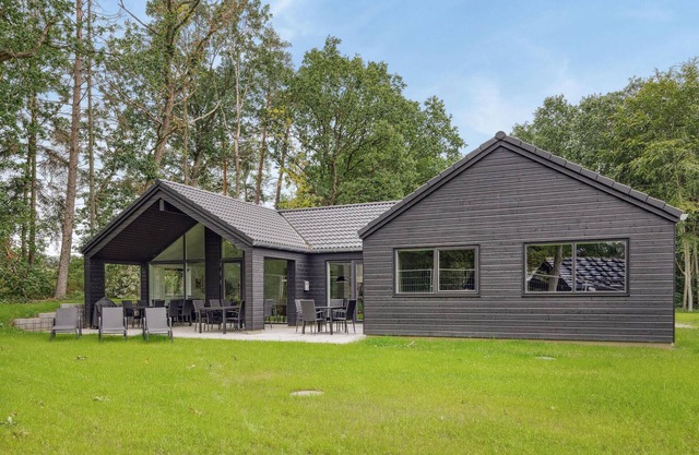 Cozy home in Krakow am See with sauna