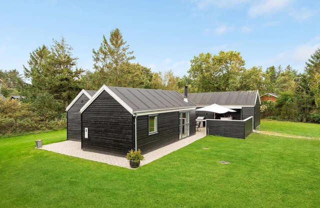 Cozy home in Løgstør with kitchen