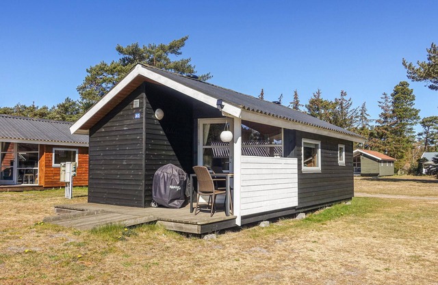 Cozy home in Nexø with WiFi