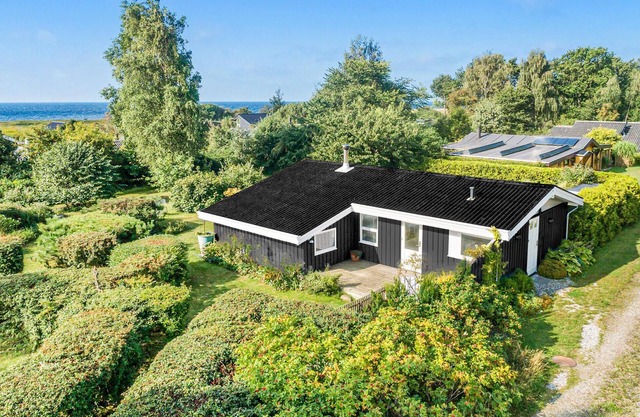 Cozy home in Nysted with house sea view