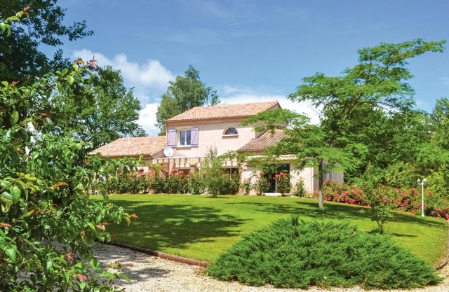 Cozy Home In Payzac With Kitchen