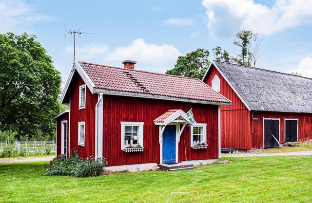 Cozy home in Rörvik with lake view