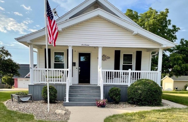 Cozy Home in the heart of Dyersville, IA!