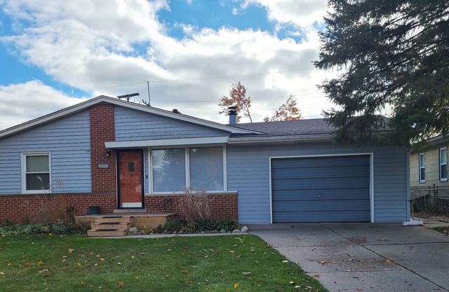 Cozy home in the heart of Metro Detroit