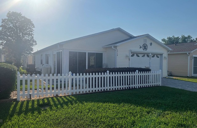 Cozy home in the perfect location!
