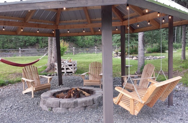 Cozy home minutes from the world famous Kenai River.