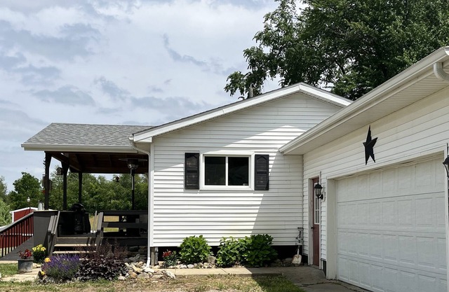 Cozy home on 5 acres just two minutes from two beautiful lakes