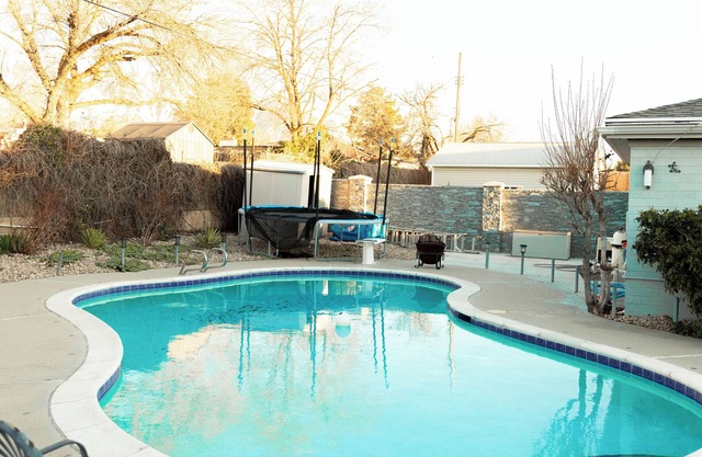 Cozy home with pool, hot tub & steam shower