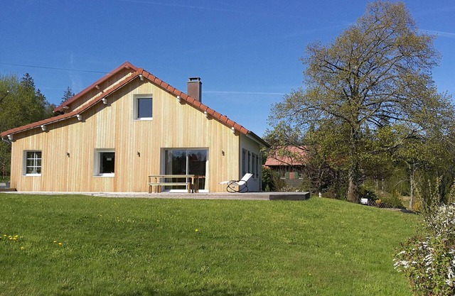 Cozy Home with Terrace, Petanque, Foosball, and Stunning Views near Gérardmer Shops and Lake