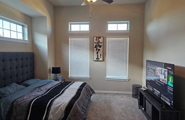 Cozy house in a peaceful neighborhood, suitable for work and relaxation.