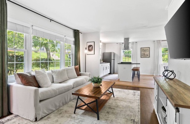 Cozy House in Trendy East Nashville with a Patio, Grill