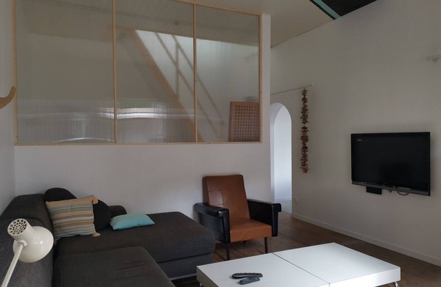 Cozy House with Garden Near the Ocean, Sleeps 6