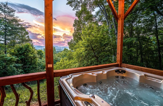 Cozy & kid friendly cabin w/million $ views, hot tub, game room, and fire pit!