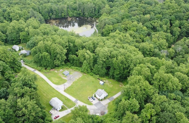 Cozy Lake House just an hour from NYC!