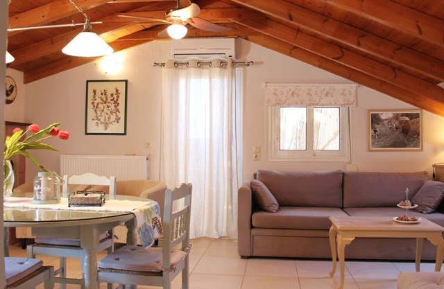 Cozy loft with unlimited view 5' from the sea/city center
