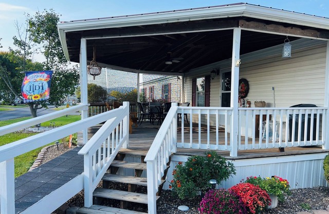 Cozy Mobile Home In Just the Right Place.