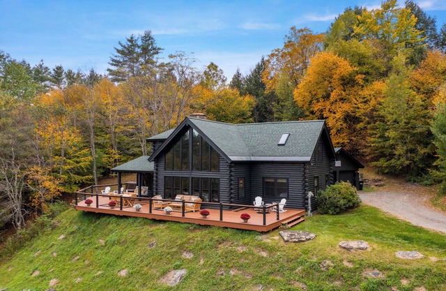 Cozy Modern Cabin w/Hot Tub & Beautiful View