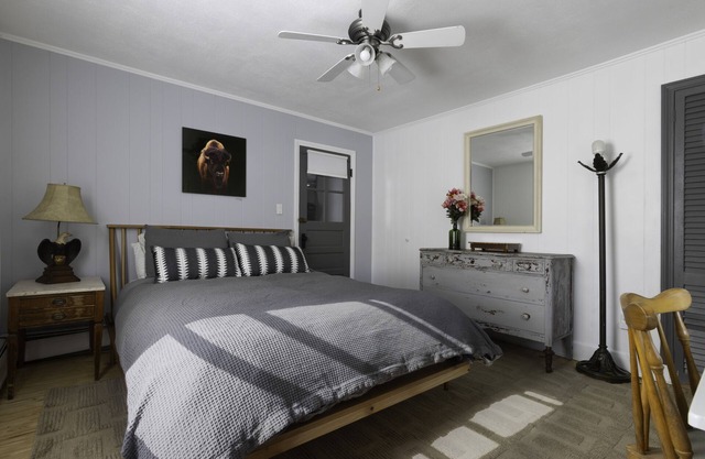 Cozy Modern Farm Haus 2 Bedroom Apartment