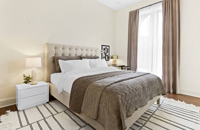 Cozy & Modern King Studio in Historic Mt. Vernon