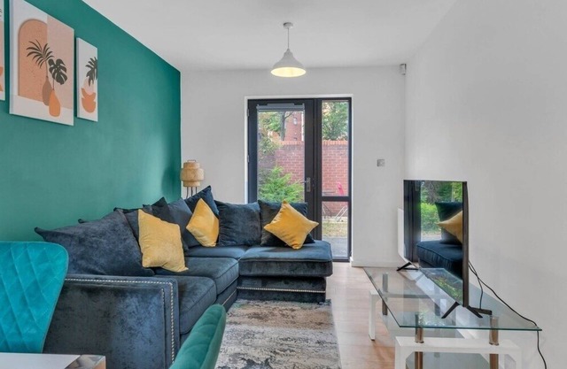 Cozy Modern Retreat:3Bed House|KingSizeBed|Parking