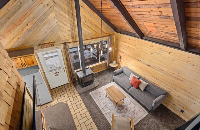 Cozy Mountain Hideaway w/Wood Stove