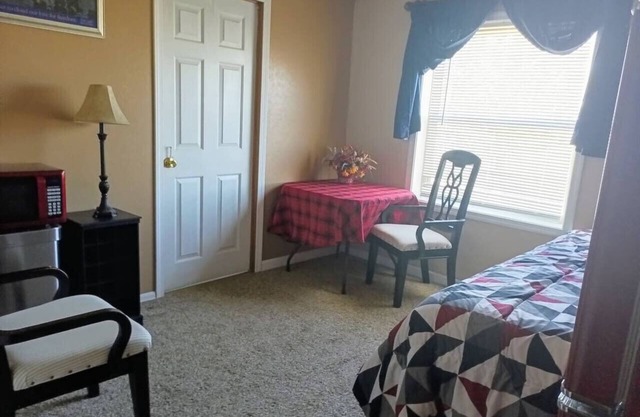 Cozy Mountain View Retreat + Pet Friendly