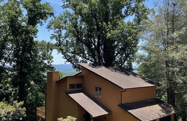 Cozy Mtn Home, Near Biltmore; 5 Star Views. Fab Provisions/Decor