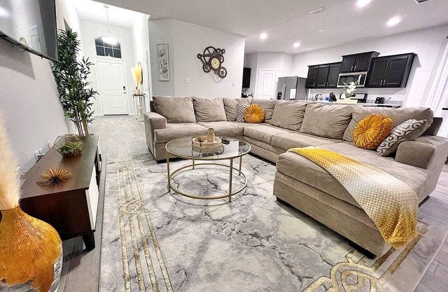 Cozy New home in Forth Worth- 8 miles from 7 miles from Alliance and stockyards!