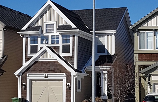 Cozy new unit near restaurants, bars, stores, bus stations, and hospital.