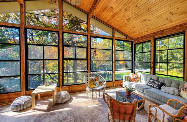 Cozy Poconos Lake Retreat w/Hot Tub, Sauna & Pool