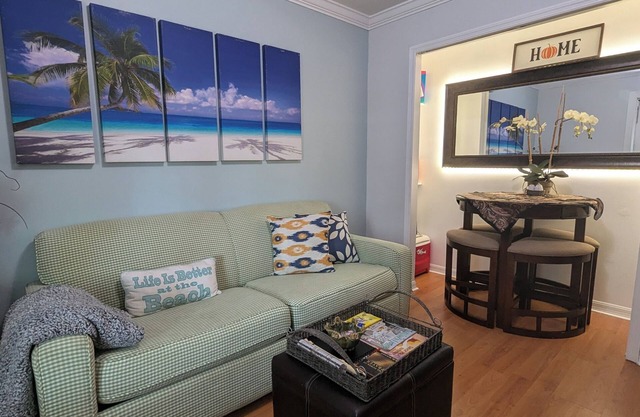 Cozy Private Apartment & Patio Free Parking & WiFi Pet-Friendly