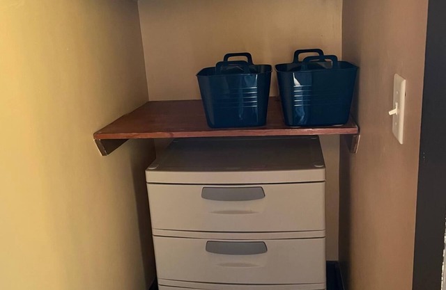 Cozy Private Room in Historic Findlay Home with Kitchen, Wifi and Free Parking