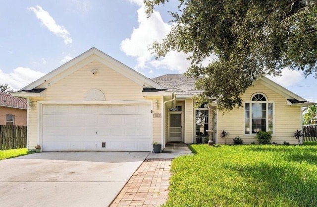 Cozy Quiet 3 BR 2 BA Near I-95!