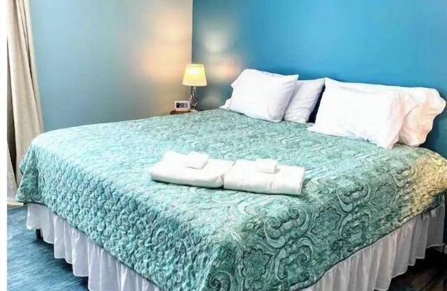 Cozy ranch, minutes from both historic downtown Savannah and Tybee Beaches.