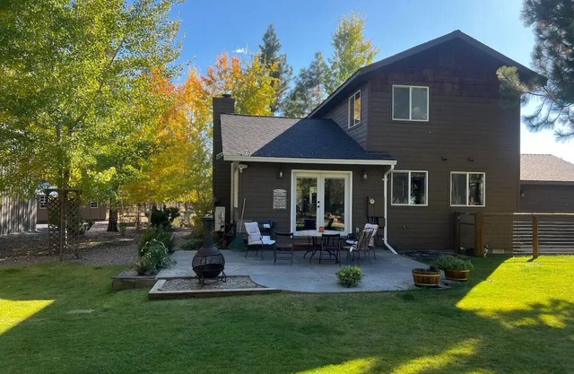 Cozy, relaxing house near La Pine State Park. Dogs ok!
