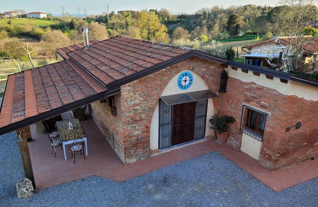 Cozy renovated rustic house nestled in the Tuscan countryside