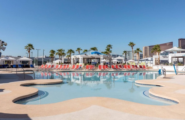 Cozy resort in awesome Las Vegas with WiFi, fitness room, AC Luxe Room
