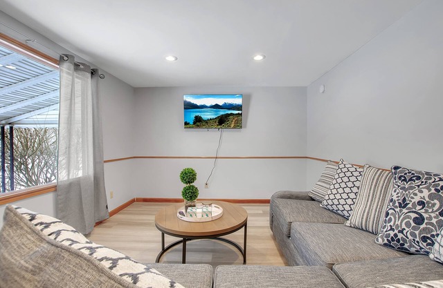 Cozy retreat 3 Bdr House