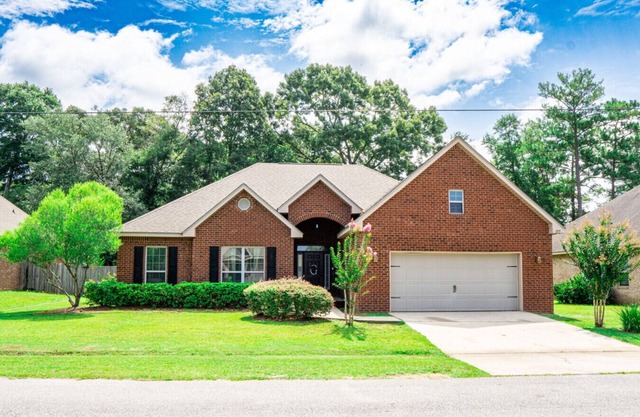 Cozy Retreat | Patio, Big Kitchen & Fishing Nearby