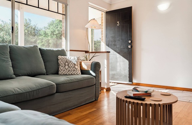 Cozy riverside escape on the banks of the Murray River
