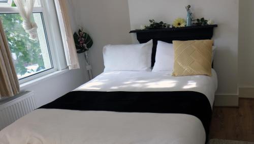 cozy rooms or entire Townhouse in London, close to Tottenham Hotspur Stadium