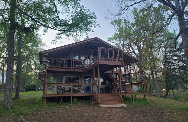 Cozy rustic cabin on two fishing ponds in tranquil Rusk, TX