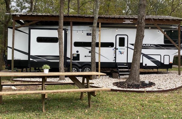 Cozy RV Experience w/POOL+SPA Near Lake Conroe
