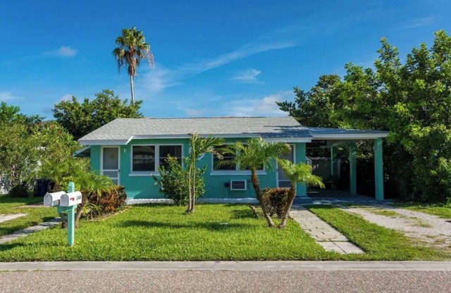 Cozy & Serene 2 room Redington Shores-St Pete’s Beach Bungalow with beach access